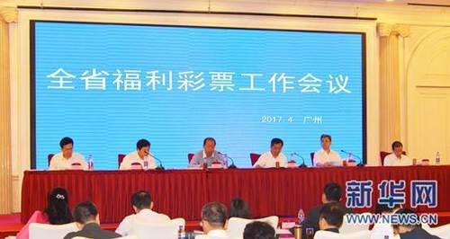 老师含紧一点h边做边运动视频