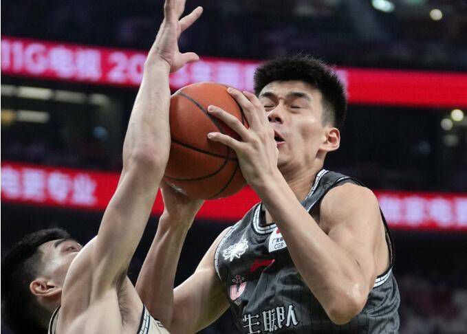 外勤中突然下雨麻妃